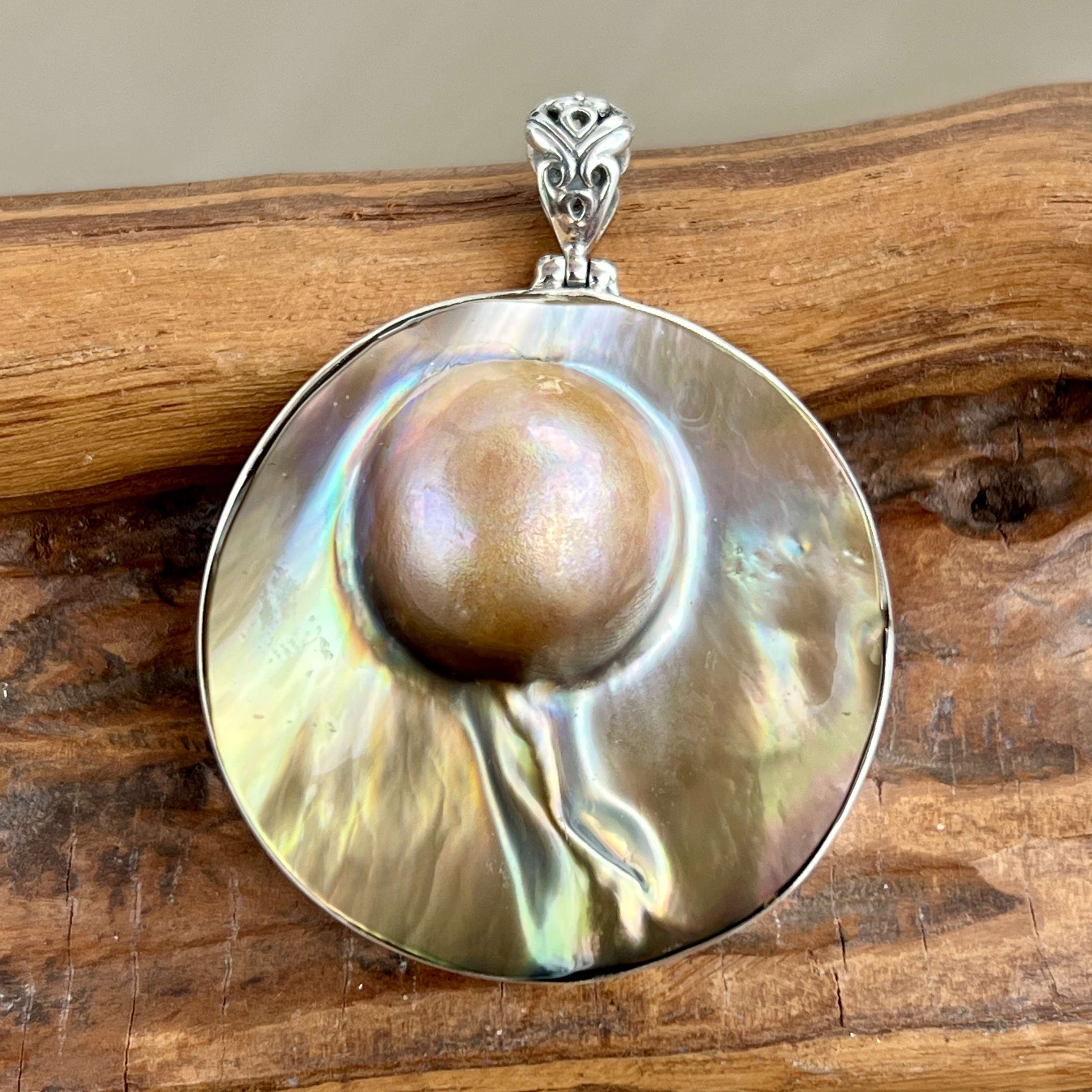 (HANDMADE 925 BALI SILVER PENDANT WITH MABE SHELL)